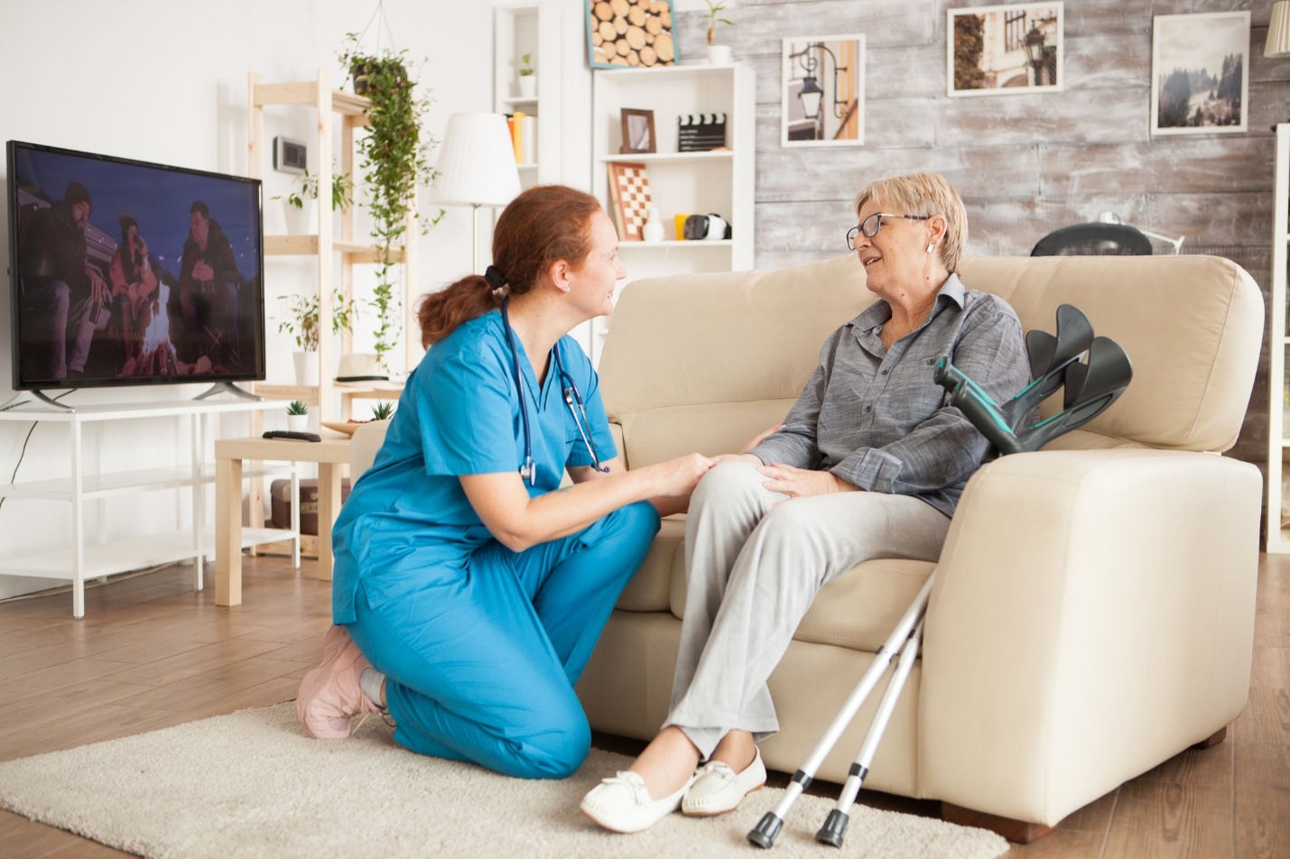 Domiciliary Care vs Live-In Care: Which Is Right for Your Family in Kent? What Is Live-In Care?
